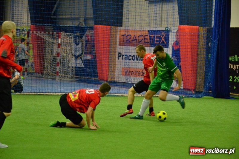 Zdjęcie w galerii na portalu naszraciborz.pl: LKS Owsiszcze z Pucharem Wójta w Halowym Turnieju Piłki Nożnej  wiadomości z regionu