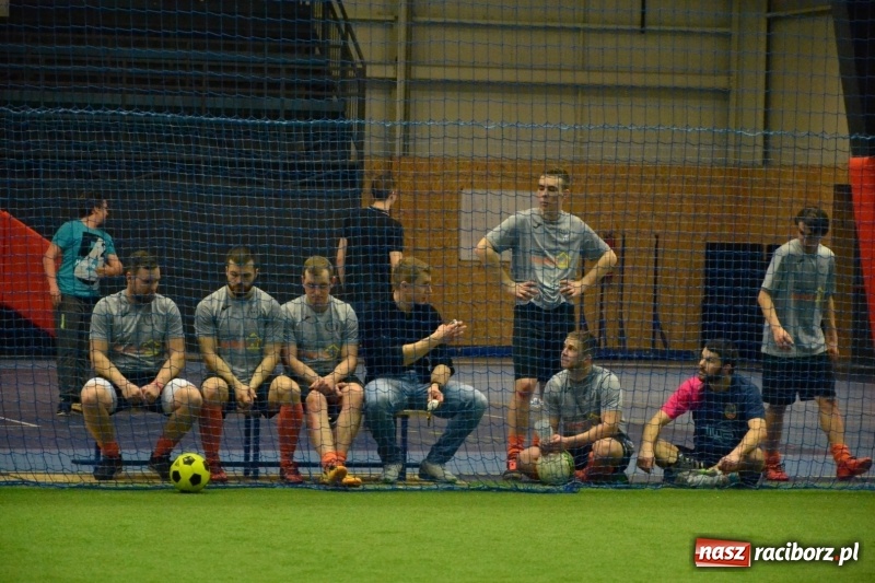 Zdjęcie w galerii na portalu naszraciborz.pl: LKS Owsiszcze z Pucharem Wójta w Halowym Turnieju Piłki Nożnej  wiadomości z regionu