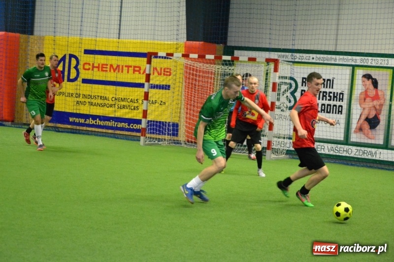 Zdjęcie w galerii na portalu naszraciborz.pl: LKS Owsiszcze z Pucharem Wójta w Halowym Turnieju Piłki Nożnej  wiadomości z regionu