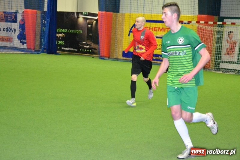 Zdjęcie w galerii na portalu naszraciborz.pl: LKS Owsiszcze z Pucharem Wójta w Halowym Turnieju Piłki Nożnej  wiadomości z regionu