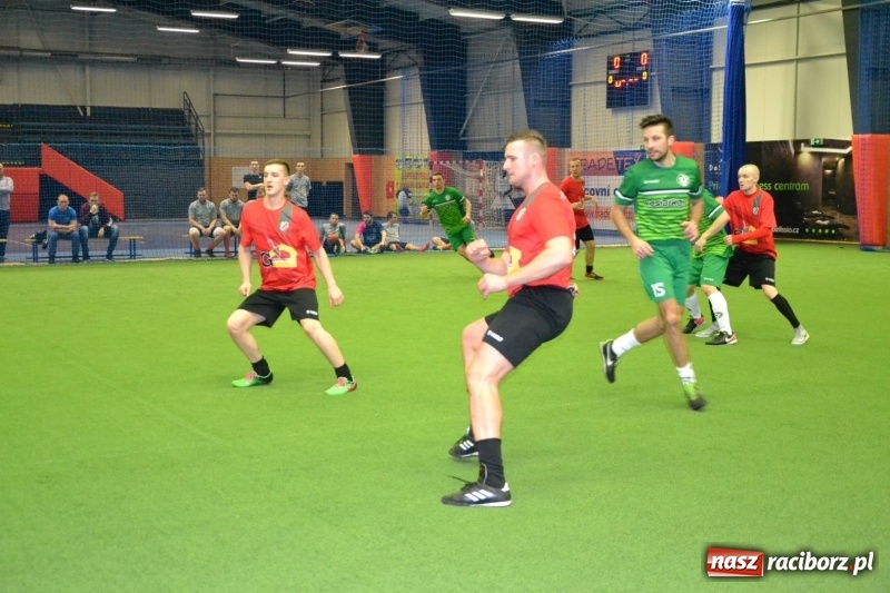 Zdjęcie w galerii na portalu naszraciborz.pl: LKS Owsiszcze z Pucharem Wójta w Halowym Turnieju Piłki Nożnej  wiadomości z regionu