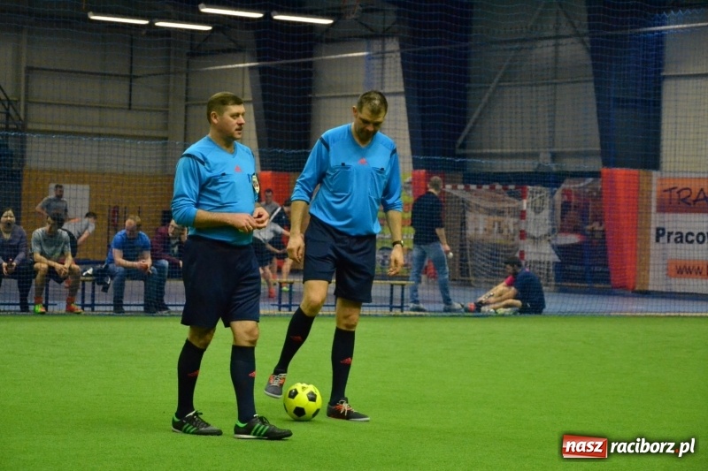 Zdjęcie w galerii na portalu naszraciborz.pl: LKS Owsiszcze z Pucharem Wójta w Halowym Turnieju Piłki Nożnej  wiadomości z regionu