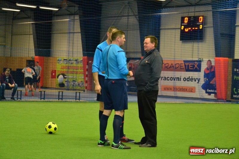 Zdjęcie w galerii na portalu naszraciborz.pl: LKS Owsiszcze z Pucharem Wójta w Halowym Turnieju Piłki Nożnej  wiadomości z regionu