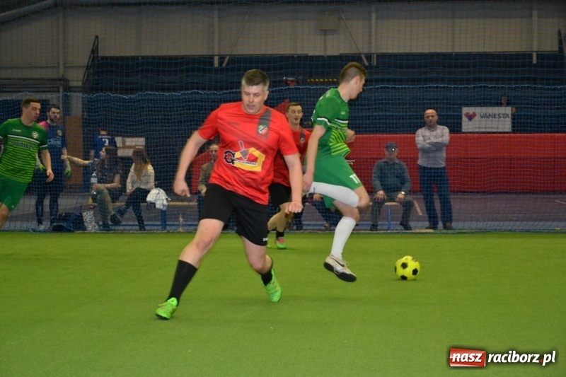 Zdjęcie w galerii na portalu naszraciborz.pl: LKS Owsiszcze z Pucharem Wójta w Halowym Turnieju Piłki Nożnej  wiadomości z regionu