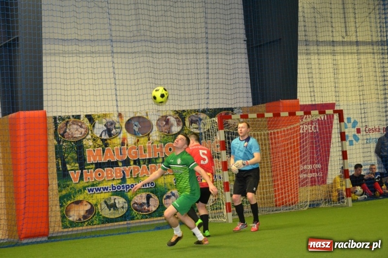 Zdjęcie w galerii na portalu naszraciborz.pl: LKS Owsiszcze z Pucharem Wójta w Halowym Turnieju Piłki Nożnej  wiadomości z regionu