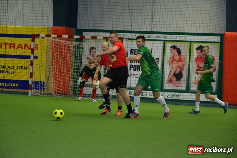 Zdjęcie w galerii na portalu naszraciborz.pl: LKS Owsiszcze z Pucharem Wójta w Halowym Turnieju Piłki Nożnej  wiadomości z regionu