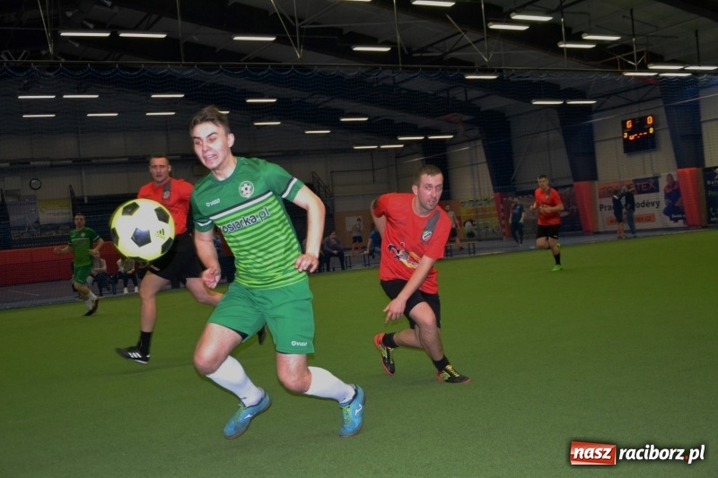 Zdjęcie w galerii na portalu naszraciborz.pl: LKS Owsiszcze z Pucharem Wójta w Halowym Turnieju Piłki Nożnej  wiadomości z regionu
