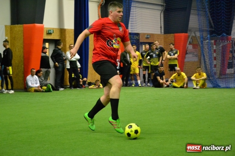 Zdjęcie w galerii na portalu naszraciborz.pl: LKS Owsiszcze z Pucharem Wójta w Halowym Turnieju Piłki Nożnej  wiadomości z regionu