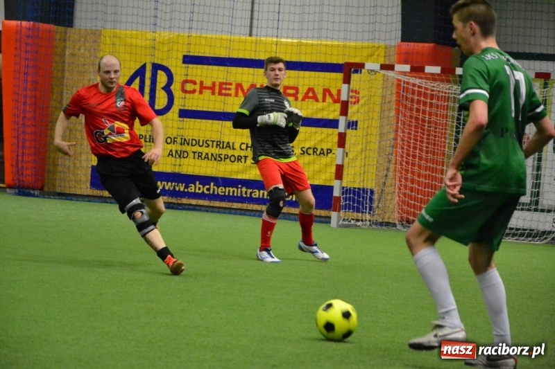 Zdjęcie w galerii na portalu naszraciborz.pl: LKS Owsiszcze z Pucharem Wójta w Halowym Turnieju Piłki Nożnej  wiadomości z regionu