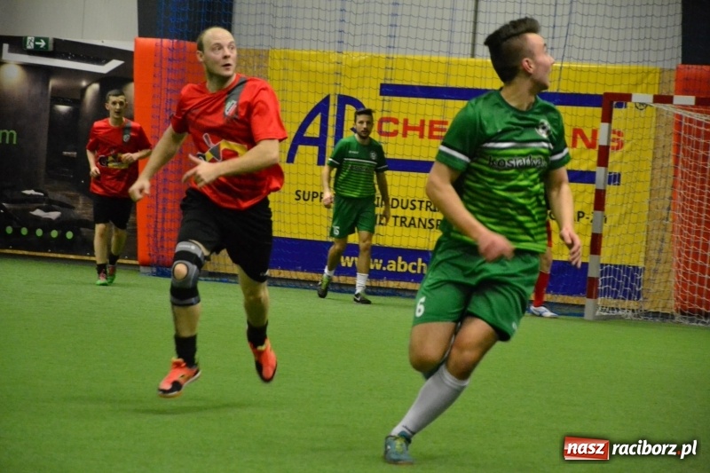 Zdjęcie w galerii na portalu naszraciborz.pl: LKS Owsiszcze z Pucharem Wójta w Halowym Turnieju Piłki Nożnej  wiadomości z regionu
