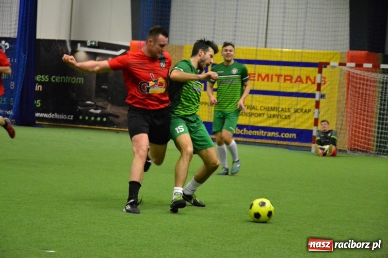 Zdjęcie w galerii na portalu naszraciborz.pl: LKS Owsiszcze z Pucharem Wójta w Halowym Turnieju Piłki Nożnej  wiadomości z regionu