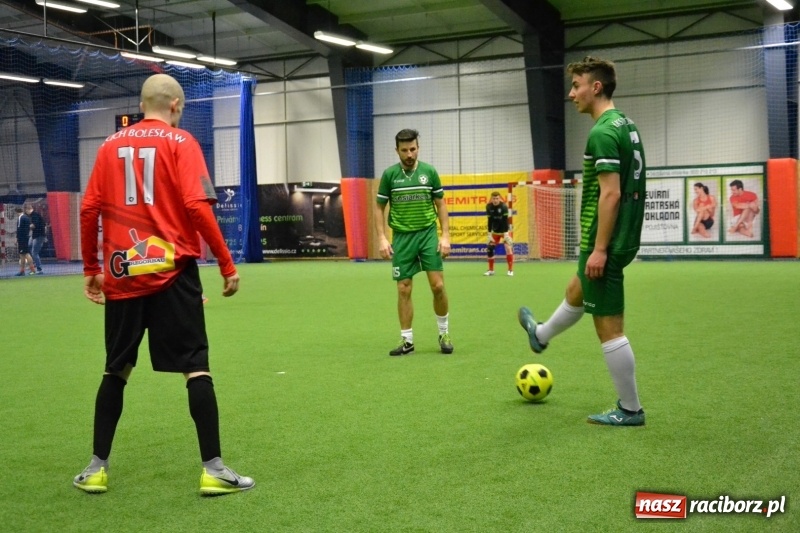 Zdjęcie w galerii na portalu naszraciborz.pl: LKS Owsiszcze z Pucharem Wójta w Halowym Turnieju Piłki Nożnej  wiadomości z regionu