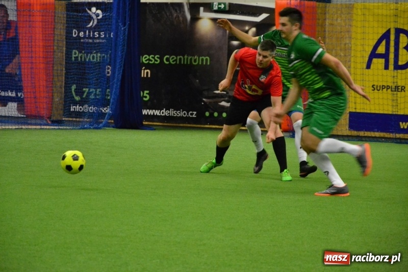 Zdjęcie w galerii na portalu naszraciborz.pl: LKS Owsiszcze z Pucharem Wójta w Halowym Turnieju Piłki Nożnej  wiadomości z regionu