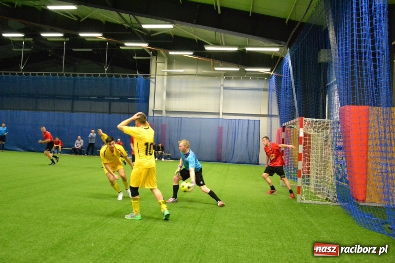 Zdjęcie w galerii na portalu naszraciborz.pl: LKS Owsiszcze z Pucharem Wójta w Halowym Turnieju Piłki Nożnej  wiadomości z regionu
