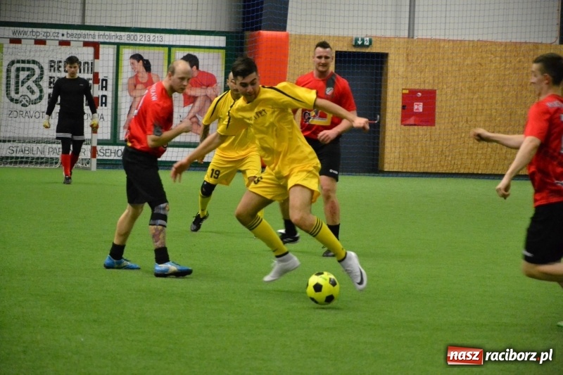Zdjęcie w galerii na portalu naszraciborz.pl: LKS Owsiszcze z Pucharem Wójta w Halowym Turnieju Piłki Nożnej  wiadomości z regionu