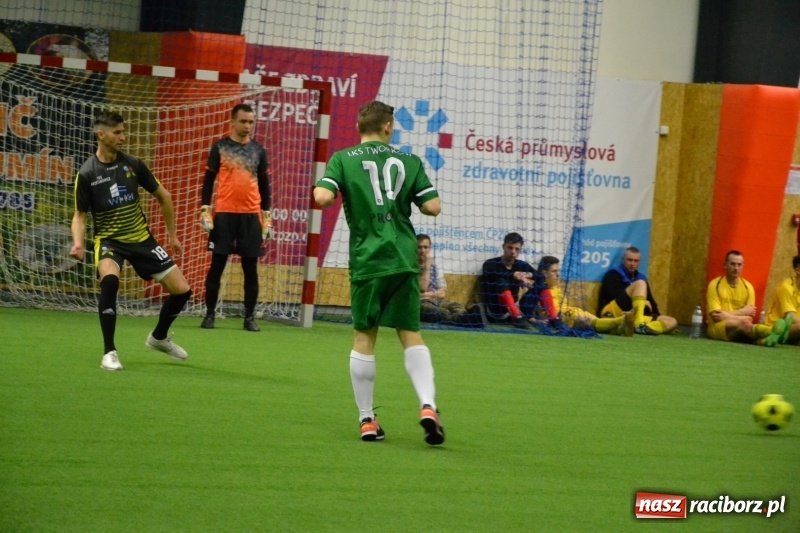 Zdjęcie w galerii na portalu naszraciborz.pl: LKS Owsiszcze z Pucharem Wójta w Halowym Turnieju Piłki Nożnej  wiadomości z regionu