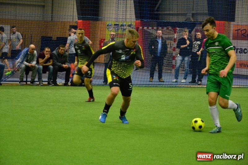 Zdjęcie w galerii na portalu naszraciborz.pl: LKS Owsiszcze z Pucharem Wójta w Halowym Turnieju Piłki Nożnej  wiadomości z regionu