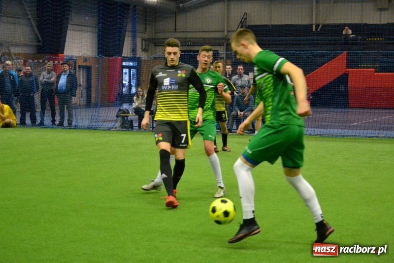Zdjęcie w galerii na portalu naszraciborz.pl: LKS Owsiszcze z Pucharem Wójta w Halowym Turnieju Piłki Nożnej  wiadomości z regionu