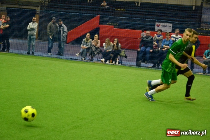 Zdjęcie w galerii na portalu naszraciborz.pl: LKS Owsiszcze z Pucharem Wójta w Halowym Turnieju Piłki Nożnej  wiadomości z regionu