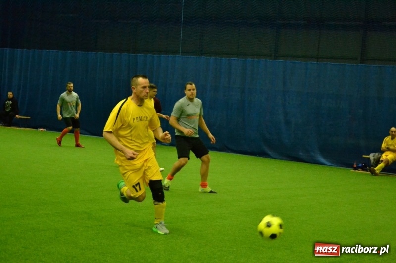 Zdjęcie w galerii na portalu naszraciborz.pl: LKS Owsiszcze z Pucharem Wójta w Halowym Turnieju Piłki Nożnej  wiadomości z regionu