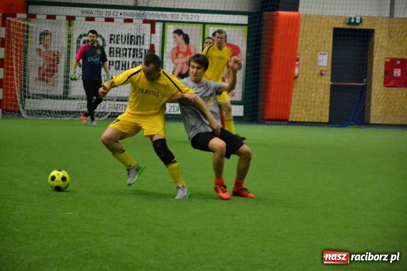 Zdjęcie w galerii na portalu naszraciborz.pl: LKS Owsiszcze z Pucharem Wójta w Halowym Turnieju Piłki Nożnej  wiadomości z regionu