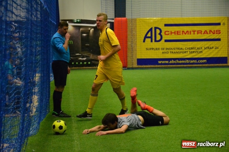 Zdjęcie w galerii na portalu naszraciborz.pl: LKS Owsiszcze z Pucharem Wójta w Halowym Turnieju Piłki Nożnej  wiadomości z regionu