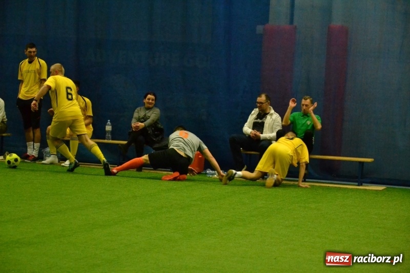 Zdjęcie w galerii na portalu naszraciborz.pl: LKS Owsiszcze z Pucharem Wójta w Halowym Turnieju Piłki Nożnej  wiadomości z regionu