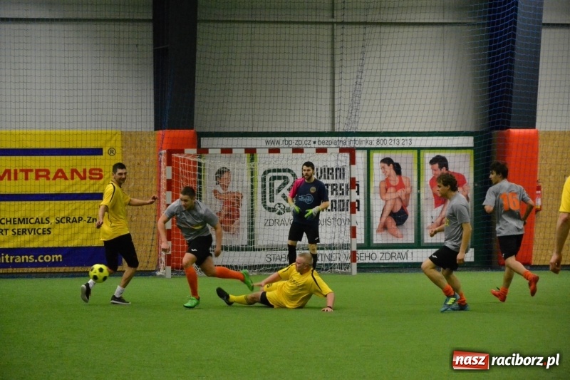 Zdjęcie w galerii na portalu naszraciborz.pl: LKS Owsiszcze z Pucharem Wójta w Halowym Turnieju Piłki Nożnej  wiadomości z regionu