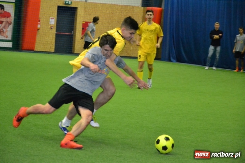 Zdjęcie w galerii na portalu naszraciborz.pl: LKS Owsiszcze z Pucharem Wójta w Halowym Turnieju Piłki Nożnej  wiadomości z regionu