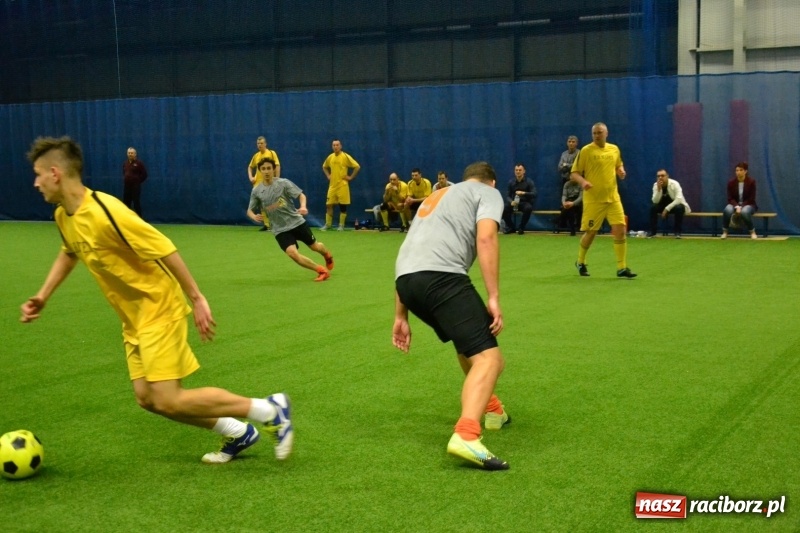 Zdjęcie w galerii na portalu naszraciborz.pl: LKS Owsiszcze z Pucharem Wójta w Halowym Turnieju Piłki Nożnej  wiadomości z regionu