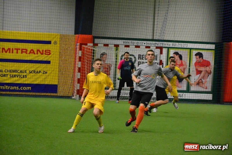 Zdjęcie w galerii na portalu naszraciborz.pl: LKS Owsiszcze z Pucharem Wójta w Halowym Turnieju Piłki Nożnej  wiadomości z regionu