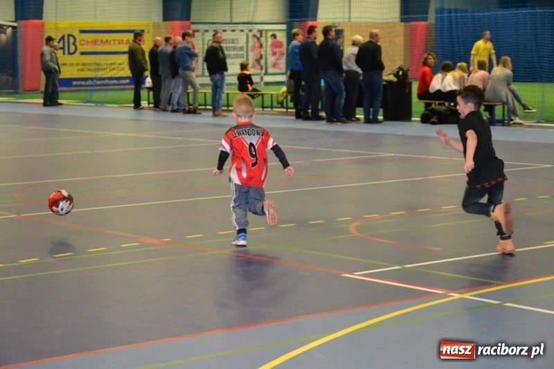 Zdjęcie w galerii na portalu naszraciborz.pl: LKS Owsiszcze z Pucharem Wójta w Halowym Turnieju Piłki Nożnej  wiadomości z regionu