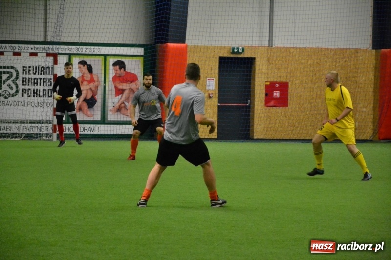 Zdjęcie w galerii na portalu naszraciborz.pl: LKS Owsiszcze z Pucharem Wójta w Halowym Turnieju Piłki Nożnej  wiadomości z regionu