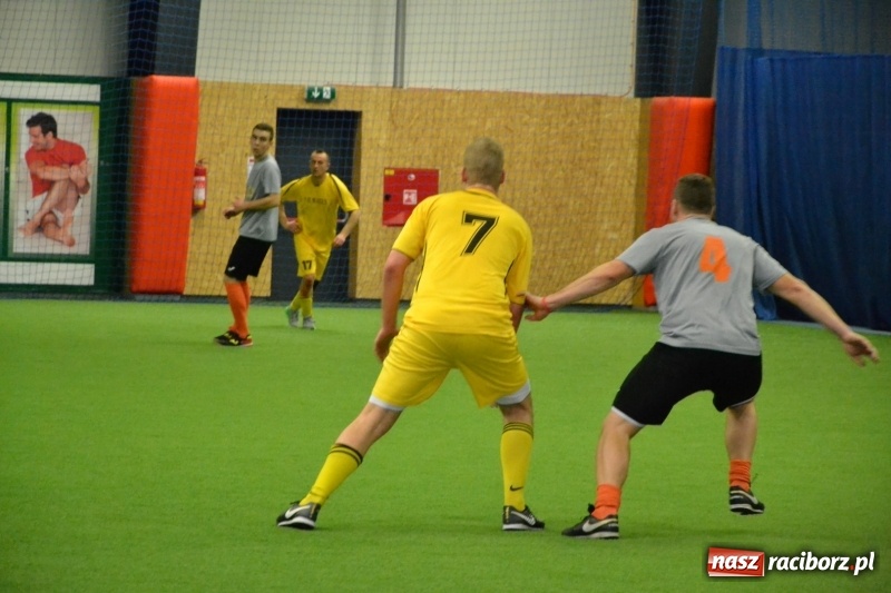 Zdjęcie w galerii na portalu naszraciborz.pl: LKS Owsiszcze z Pucharem Wójta w Halowym Turnieju Piłki Nożnej  wiadomości z regionu