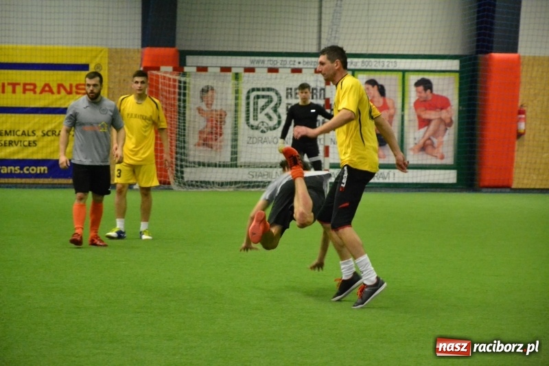 Zdjęcie w galerii na portalu naszraciborz.pl: LKS Owsiszcze z Pucharem Wójta w Halowym Turnieju Piłki Nożnej  wiadomości z regionu