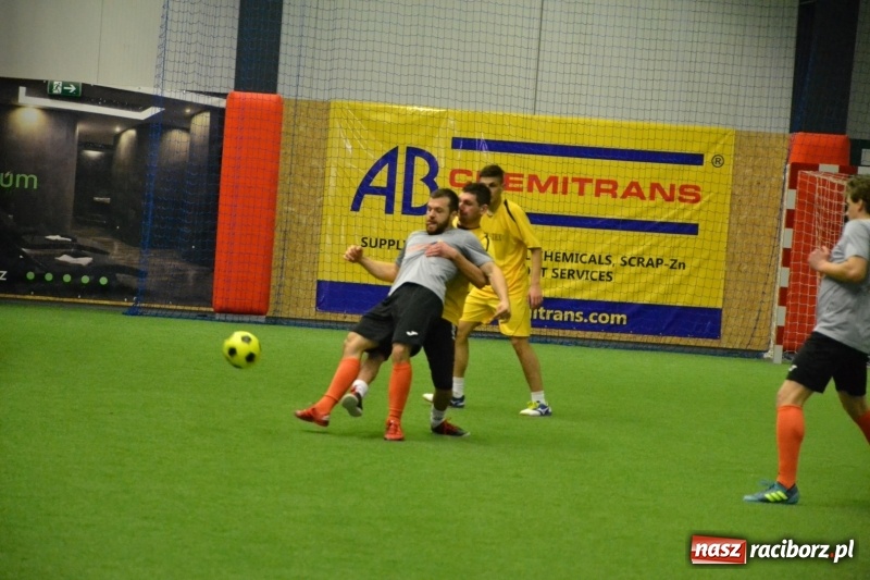 Zdjęcie w galerii na portalu naszraciborz.pl: LKS Owsiszcze z Pucharem Wójta w Halowym Turnieju Piłki Nożnej  wiadomości z regionu