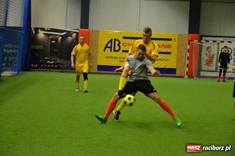 Zdjęcie w galerii na portalu naszraciborz.pl: LKS Owsiszcze z Pucharem Wójta w Halowym Turnieju Piłki Nożnej  wiadomości z regionu