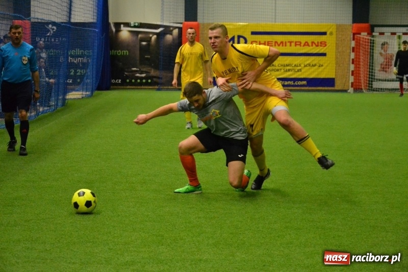 Zdjęcie w galerii na portalu naszraciborz.pl: LKS Owsiszcze z Pucharem Wójta w Halowym Turnieju Piłki Nożnej  wiadomości z regionu