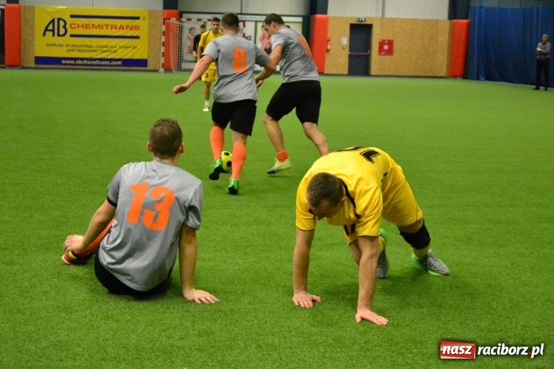 Zdjęcie w galerii na portalu naszraciborz.pl: LKS Owsiszcze z Pucharem Wójta w Halowym Turnieju Piłki Nożnej  wiadomości z regionu