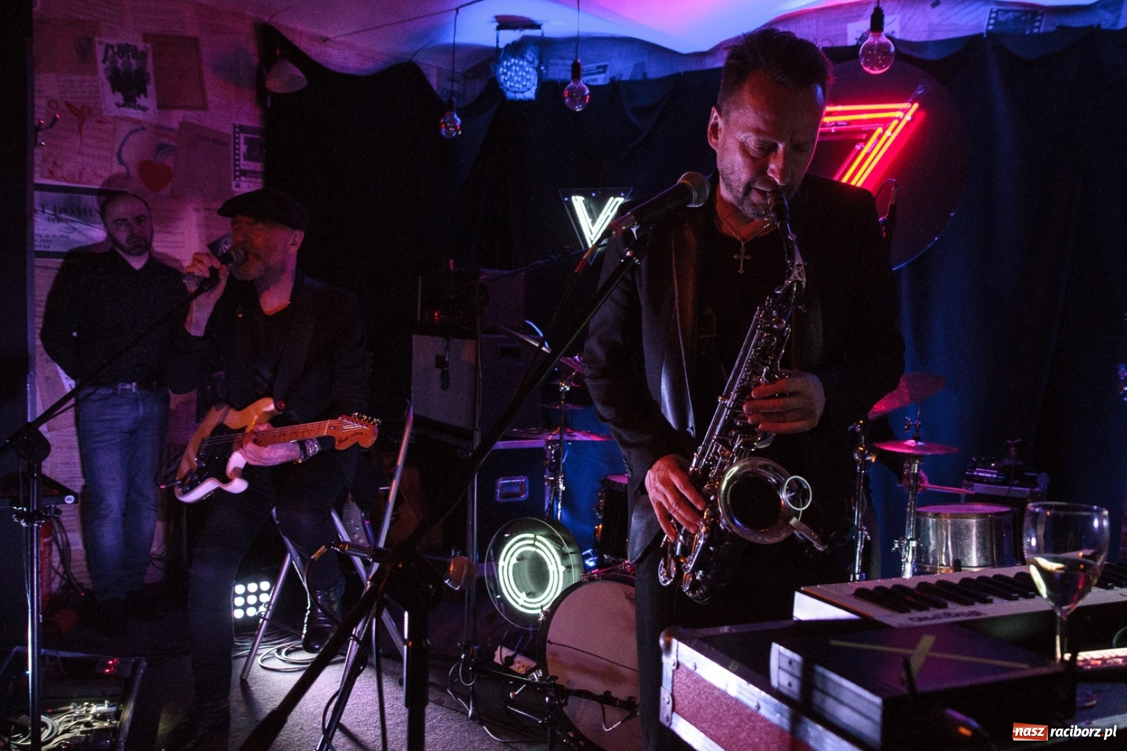 Zdjęcie w galerii na portalu naszraciborz.pl: Zespół Voo Voo zagrał na Końcu Świata wiadomości z regionu