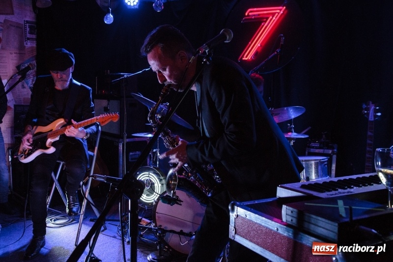Zdjęcie w galerii na portalu naszraciborz.pl: Zespół Voo Voo zagrał na Końcu Świata wiadomości z regionu