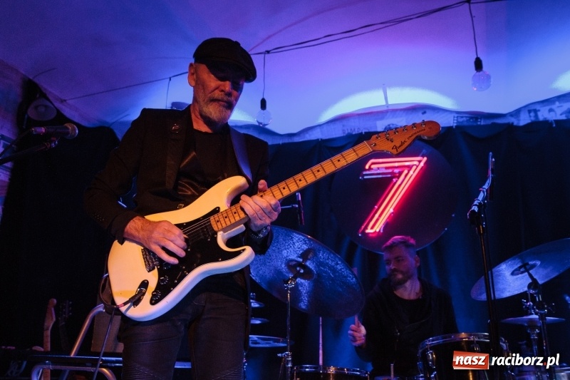 Zdjęcie w galerii na portalu naszraciborz.pl: Zespół Voo Voo zagrał na Końcu Świata wiadomości z regionu