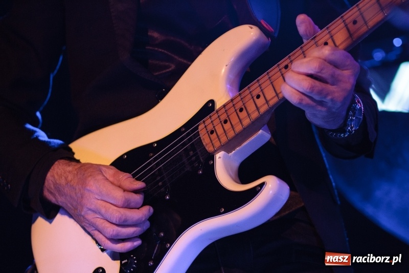 Zdjęcie w galerii na portalu naszraciborz.pl: Zespół Voo Voo zagrał na Końcu Świata wiadomości z regionu