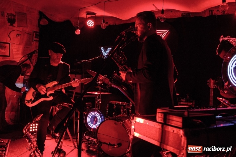 Zdjęcie w galerii na portalu naszraciborz.pl: Zespół Voo Voo zagrał na Końcu Świata wiadomości z regionu