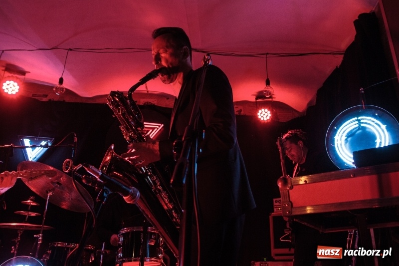 Zdjęcie w galerii na portalu naszraciborz.pl: Zespół Voo Voo zagrał na Końcu Świata wiadomości z regionu