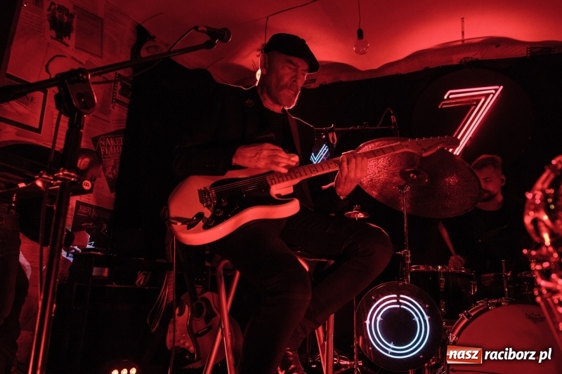Zdjęcie w galerii na portalu naszraciborz.pl: Zespół Voo Voo zagrał na Końcu Świata wiadomości z regionu