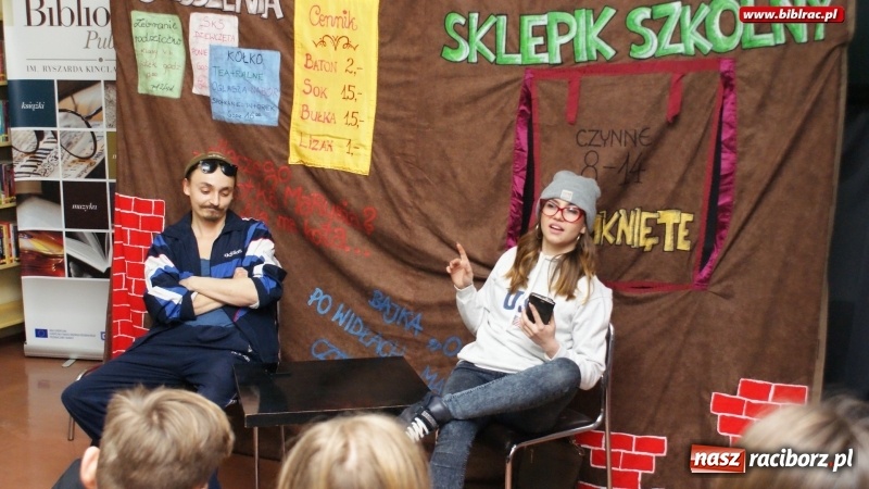 Zdjęcie w galerii na portalu naszraciborz.pl: Z pamiętnika kujonki – spektakl o bullyingu w raciborskiej bibliotece wiadomości z regionu
