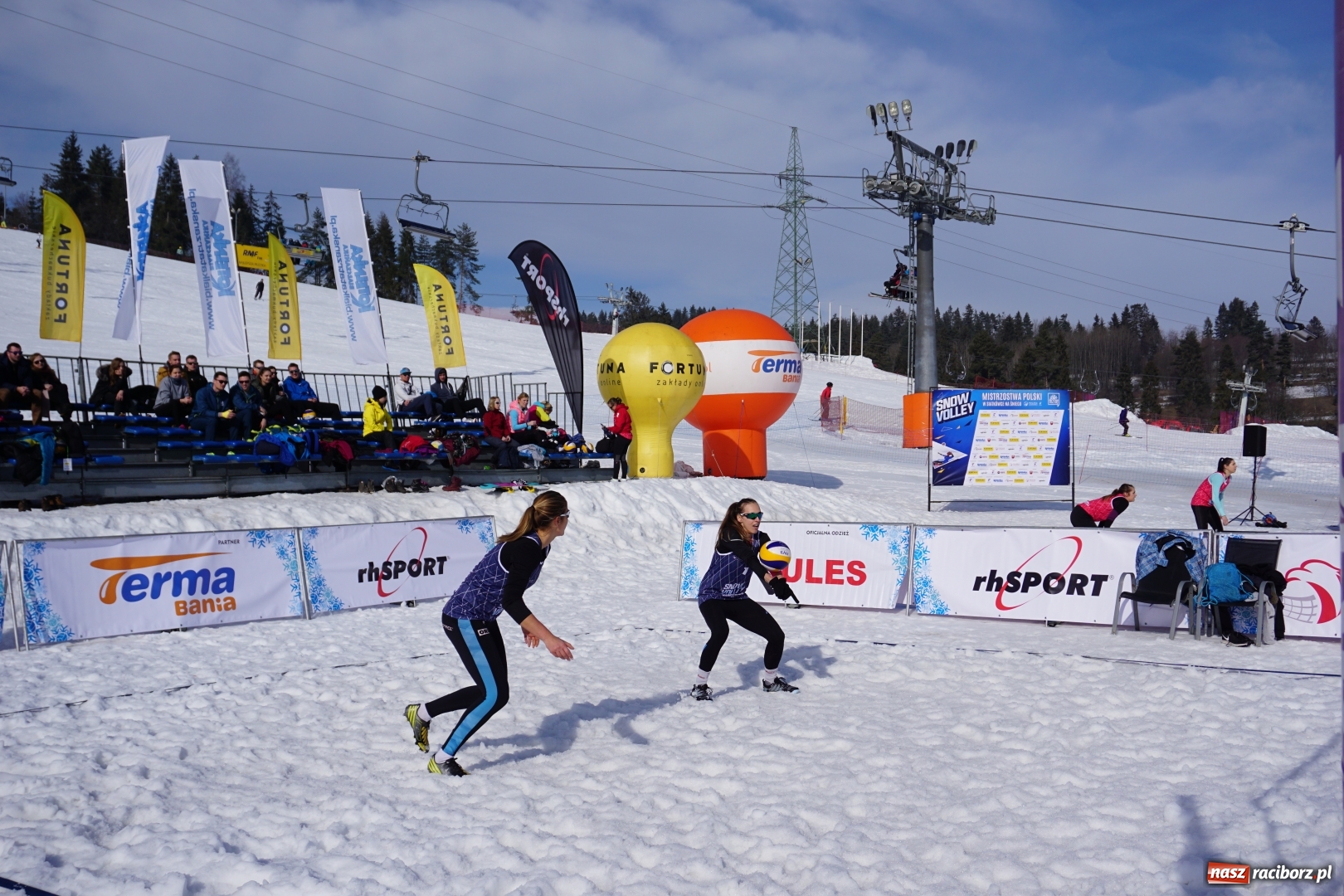 Zdjęcie w galerii na portalu naszraciborz.pl: Monika Brzostek mistrzynią Polski w siatkówce na śniegu wiadomości z regionu