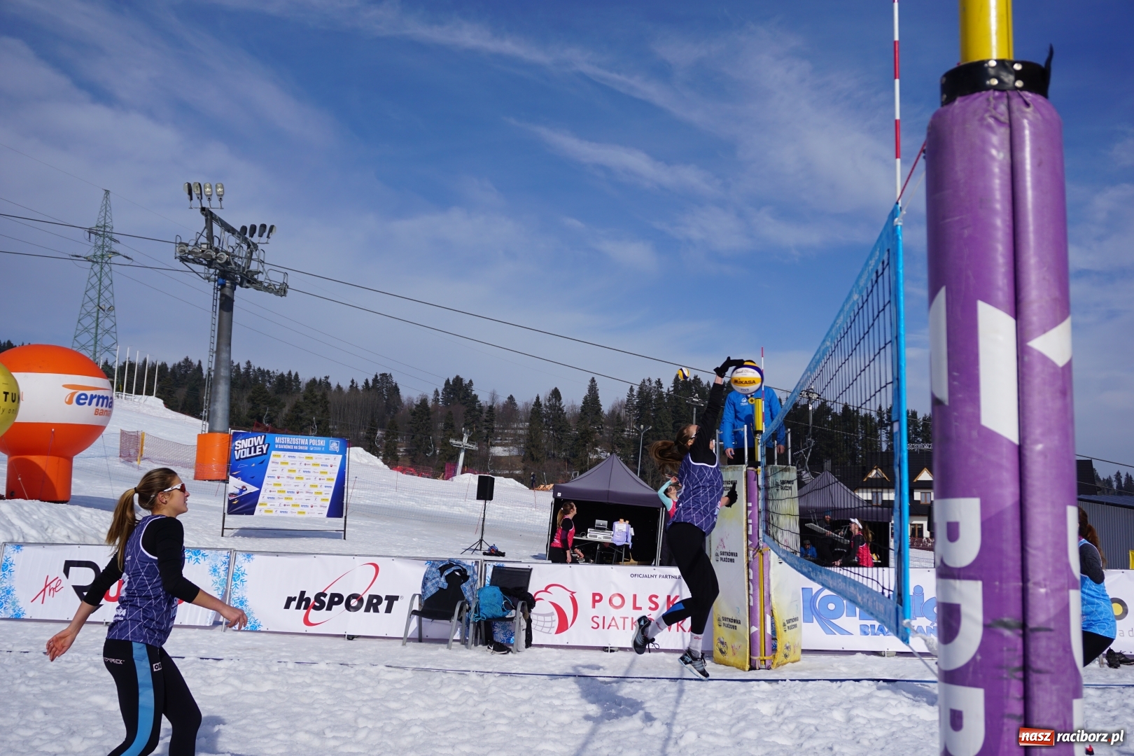Zdjęcie w galerii na portalu naszraciborz.pl: Monika Brzostek mistrzynią Polski w siatkówce na śniegu wiadomości z regionu