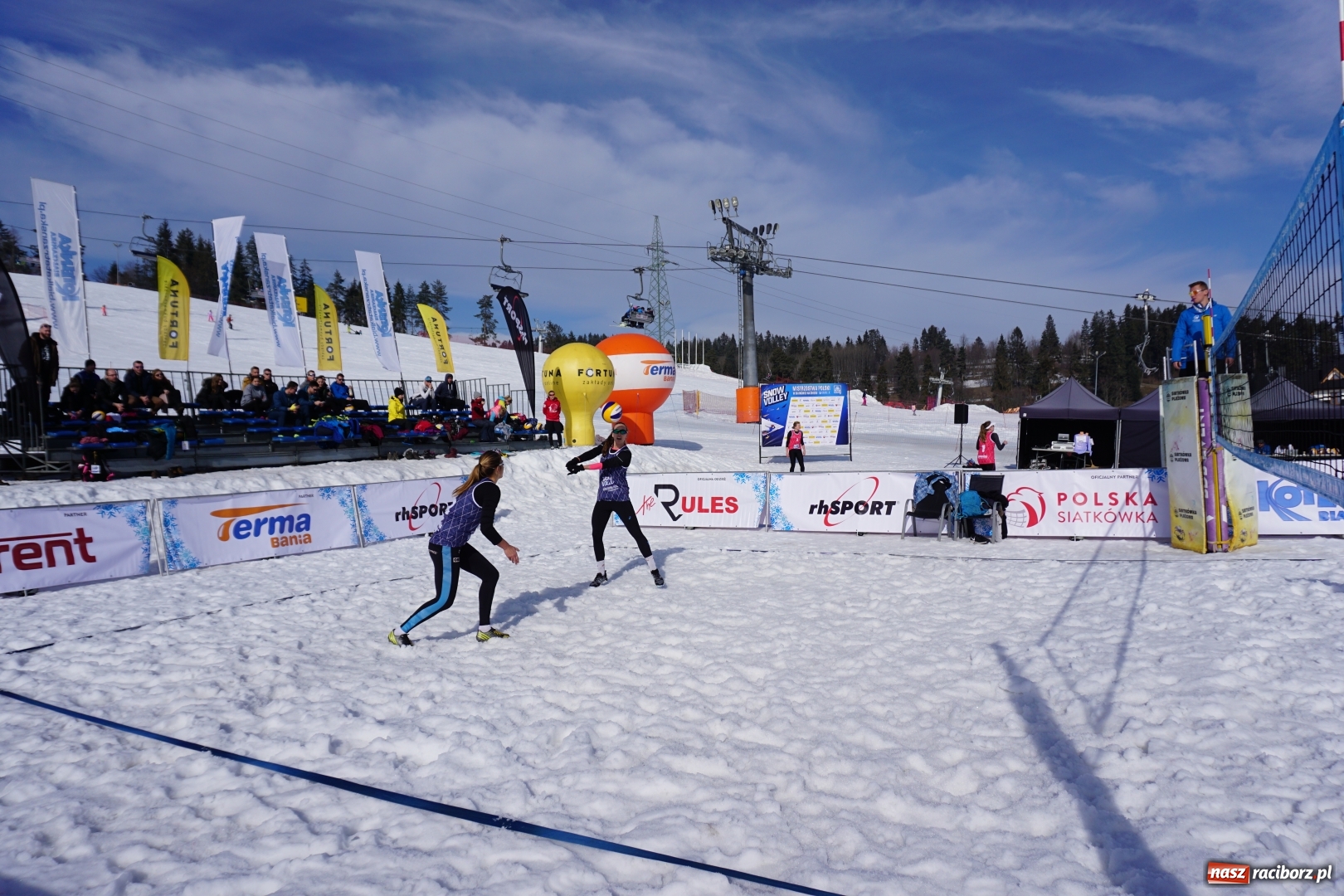 Zdjęcie w galerii na portalu naszraciborz.pl: Monika Brzostek mistrzynią Polski w siatkówce na śniegu wiadomości z regionu